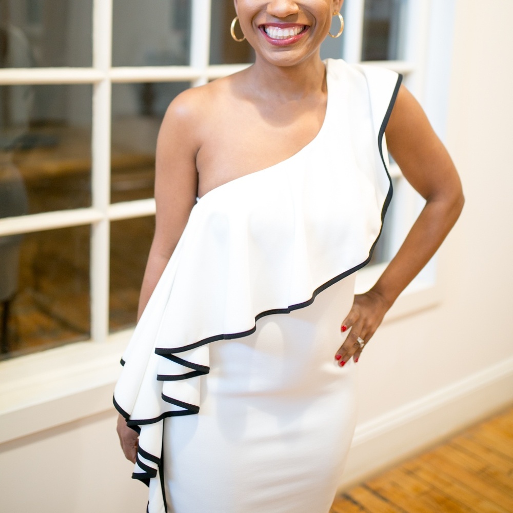 Once shoulder white / black party dress